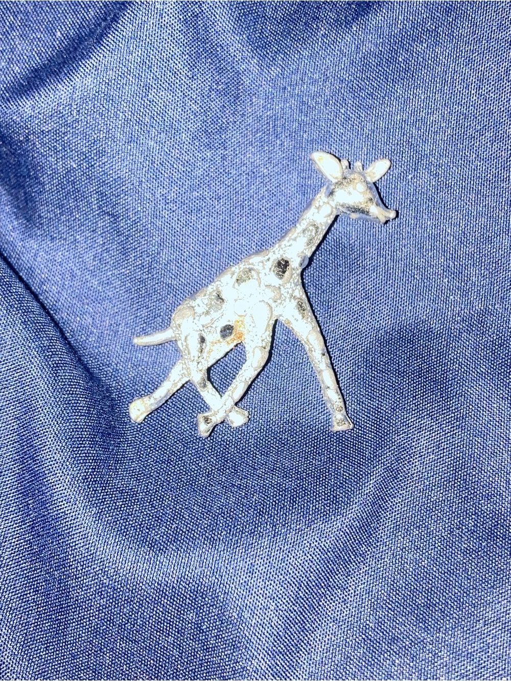 Silver Giraffe Brooch - Elegant Silver Animal Pin